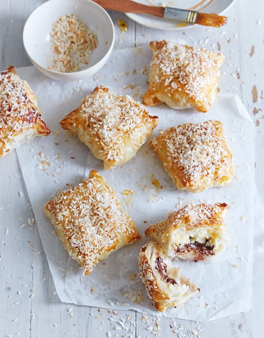 Puff pastries filled with chocolate and bananas