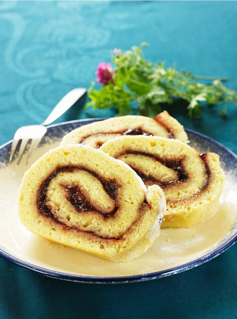 Swiss roll with plum jam