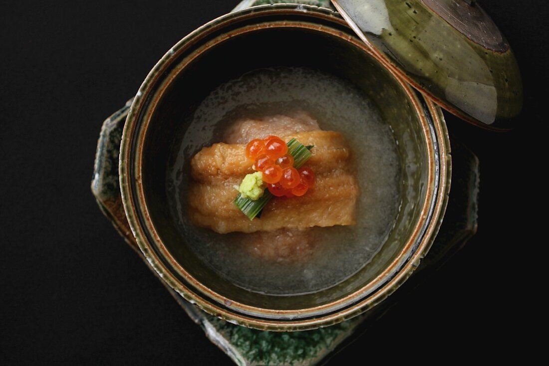 Aal in Brühe mit Kaviar (Japan)