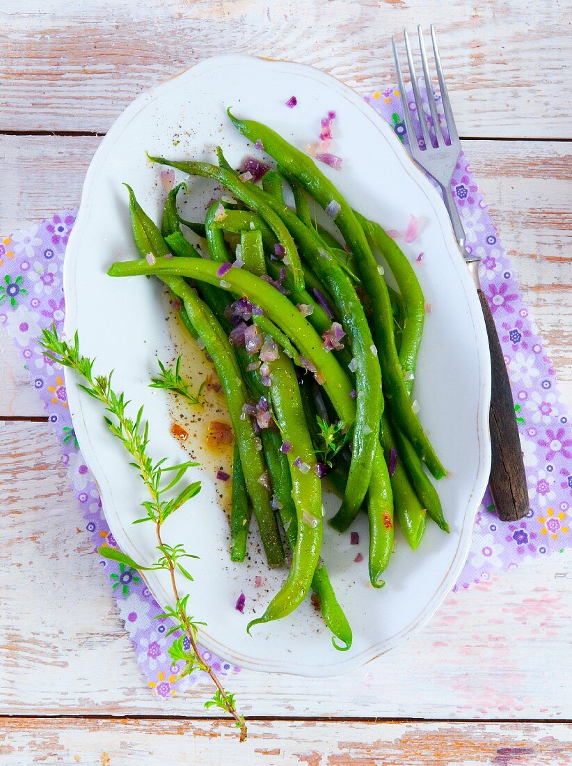 Green beans with onions and rosemary