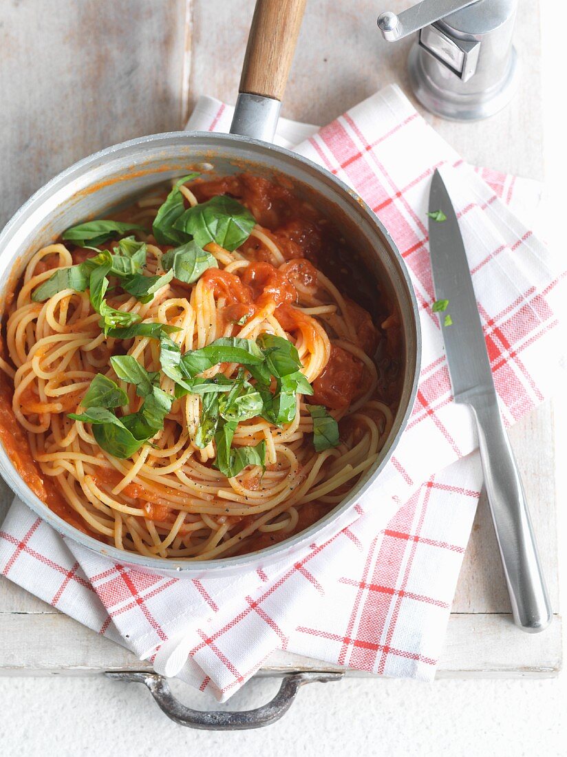 Spaghetti al pomodoro (Spaghetti mit Tomatensauce, Italien)