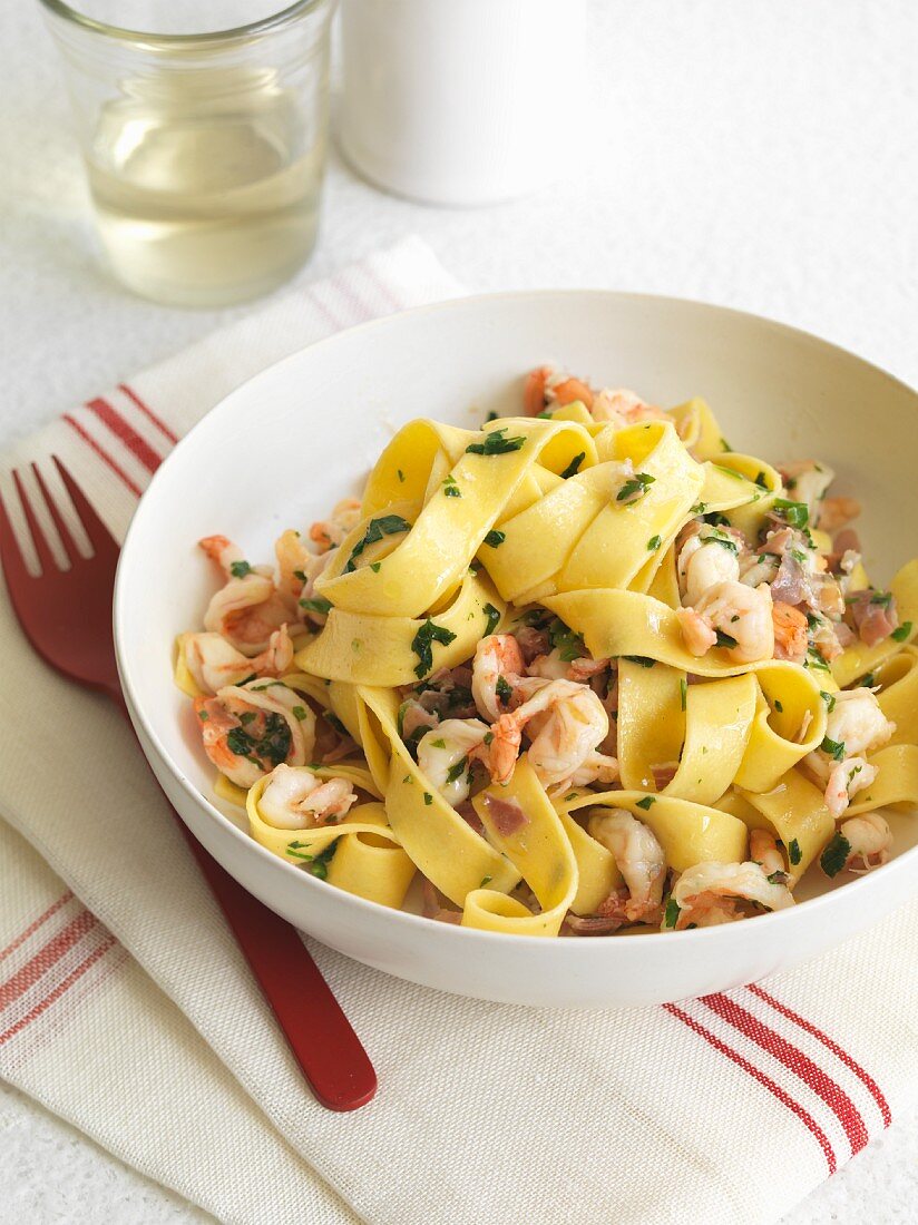 Tagliatelle with prawns, Parma ham and parsley