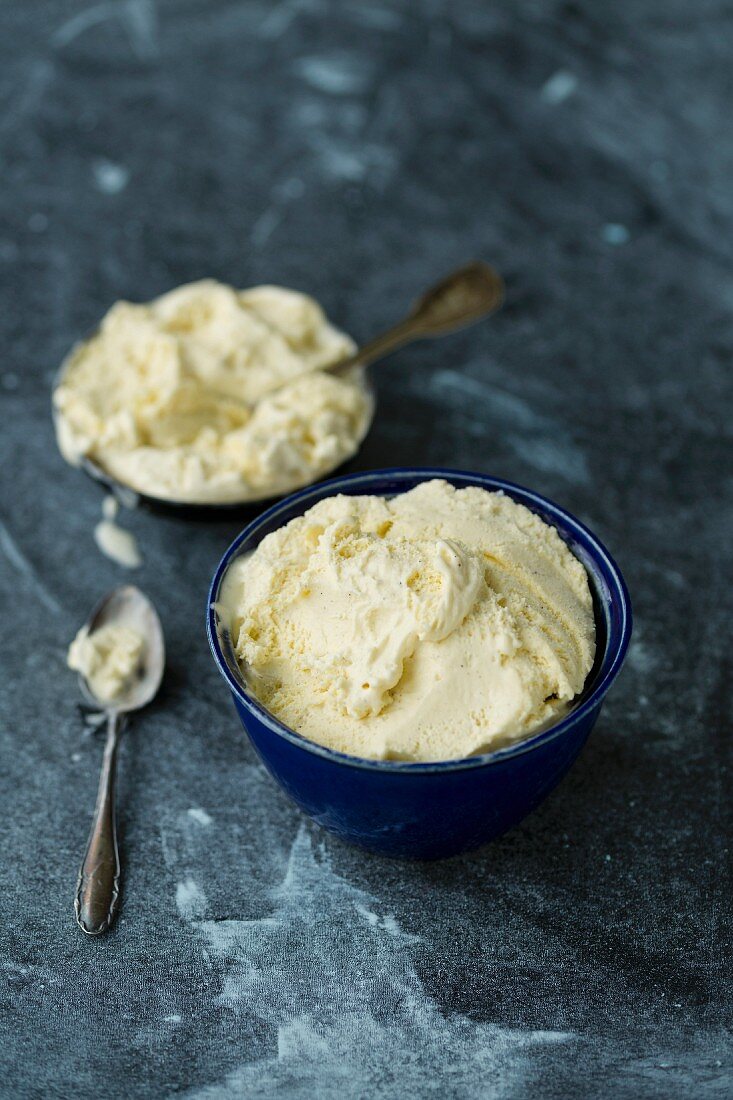 Bowls of vanilla ice cream with spoons