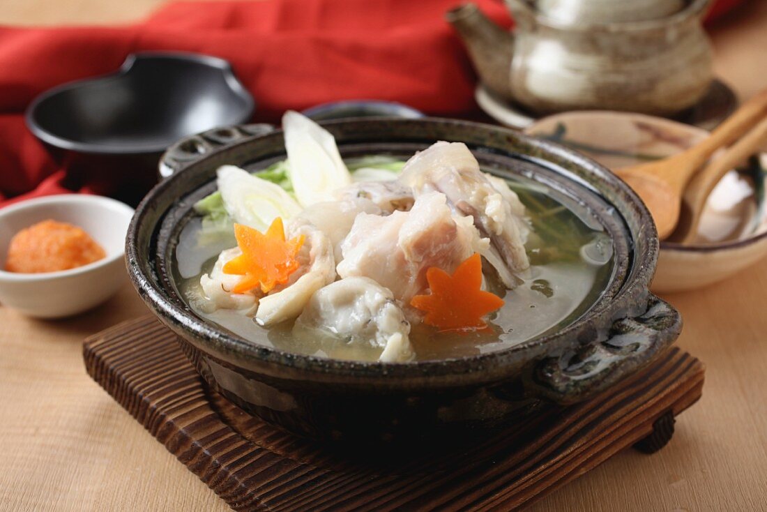 Nabemono (Eintopf aus Japan) mit Fisch