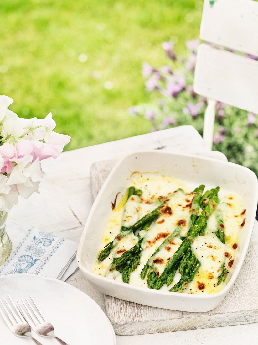 Green asparagus topped with melted cheese