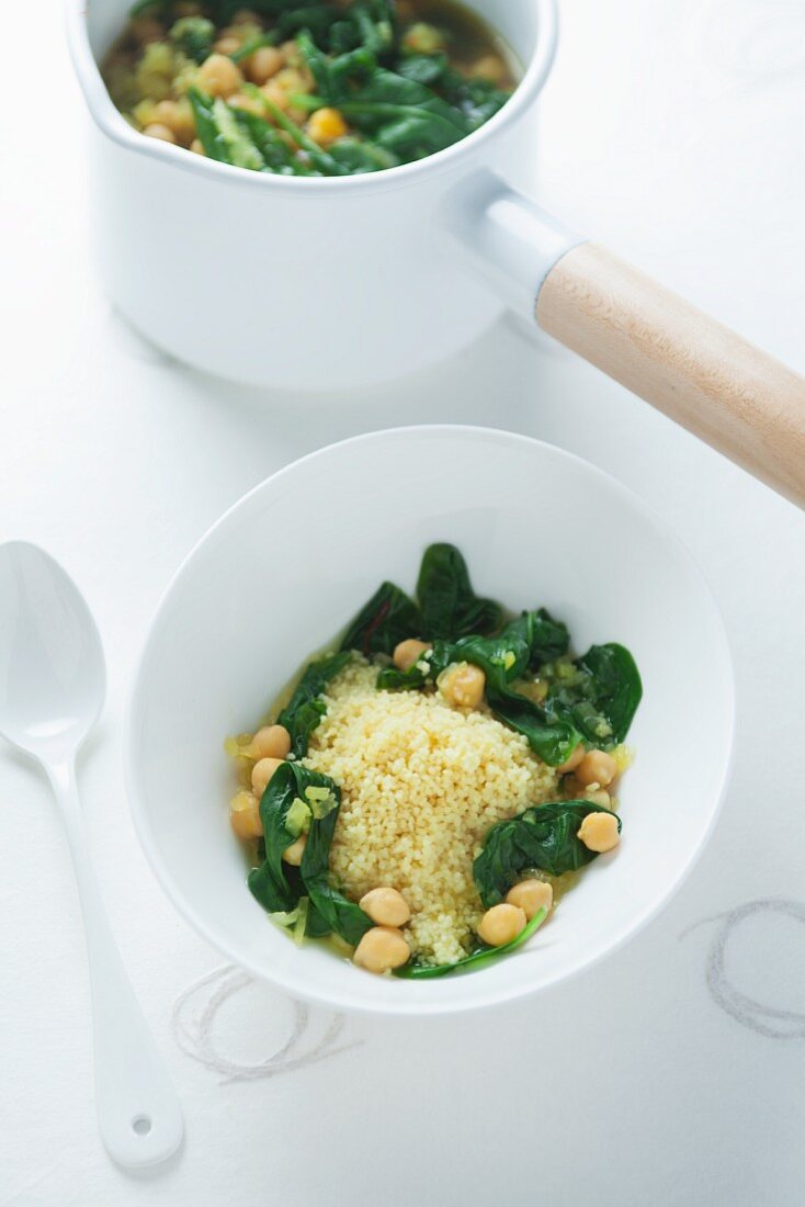 Stew with couscous, chickpeas and spinach