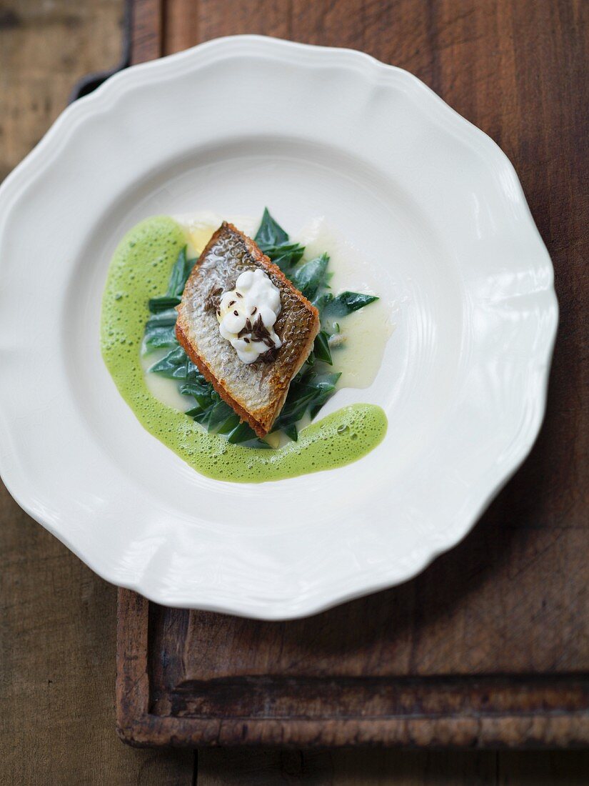White fish fillets with league and green juniper sauce