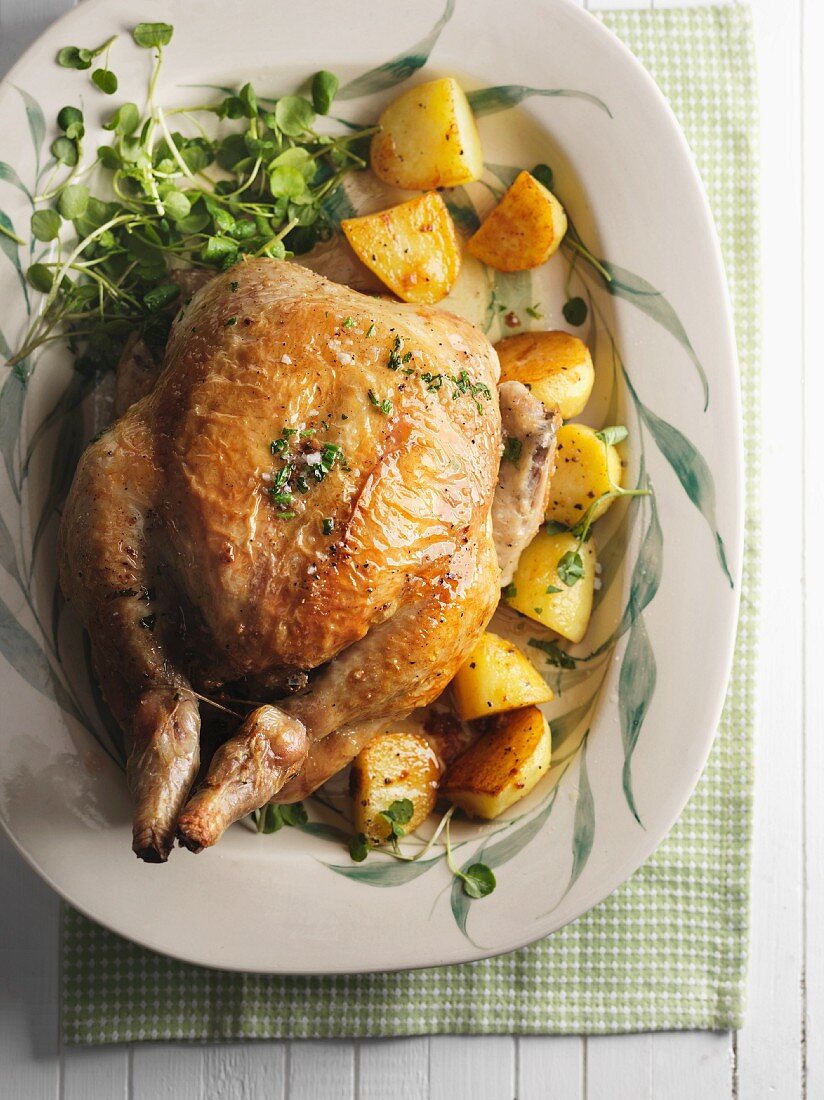 Geschmortes Huhn mit Olivenfüllung & Kartoffeln