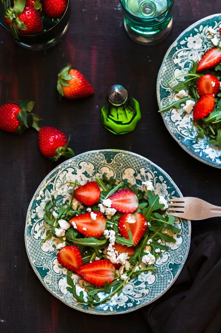 Rocket salad with strawberries and feta cheese