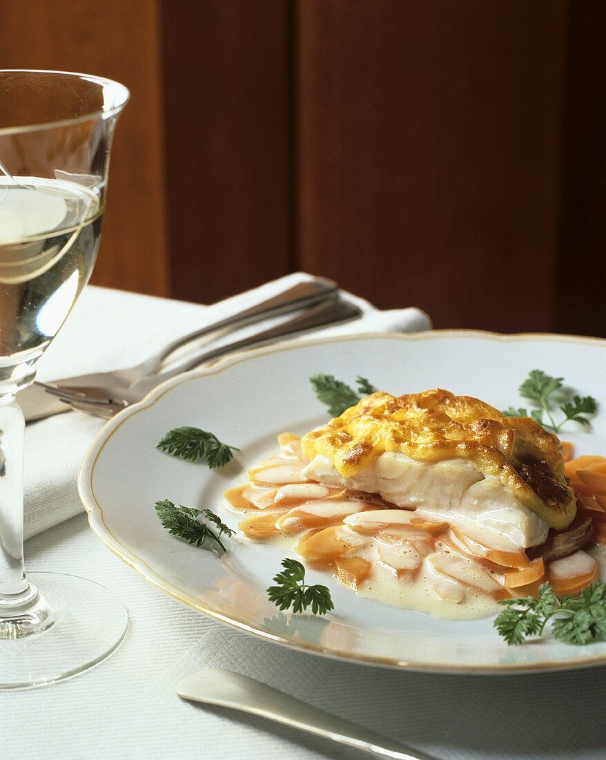 Pike-perch in potato crust with beer sauce & carrots