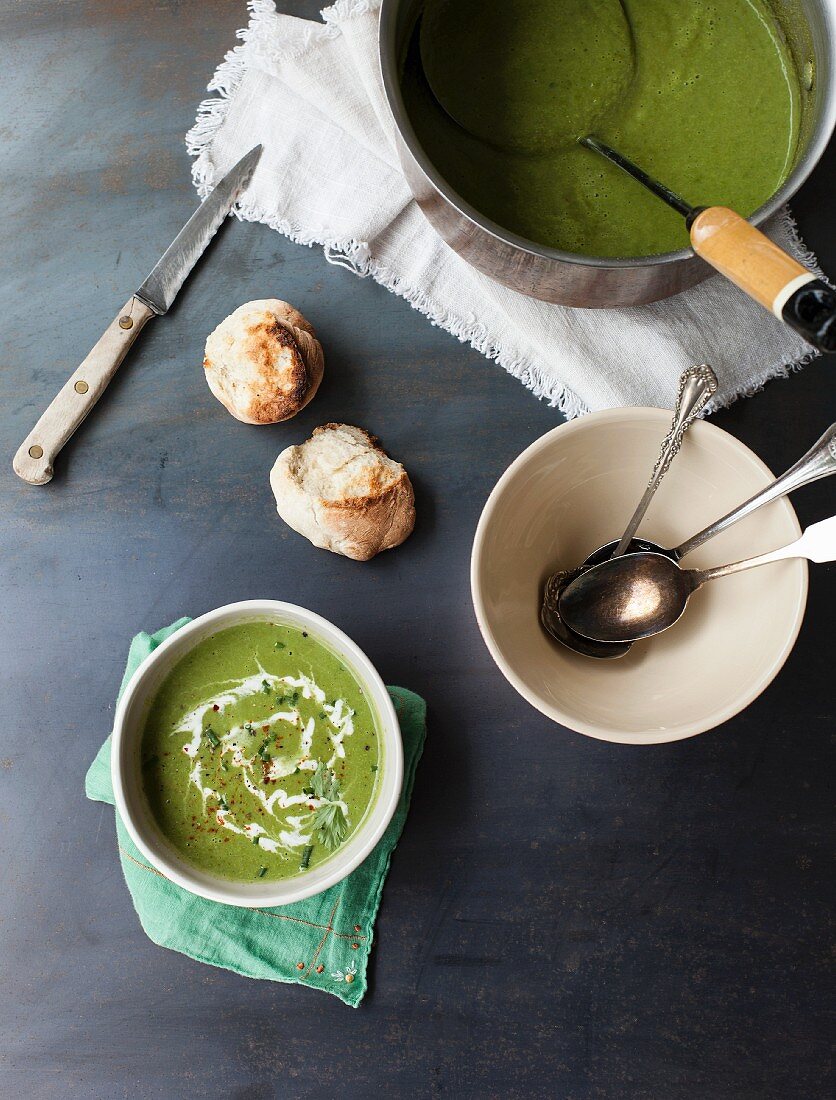 Grüne Erbsensuppe