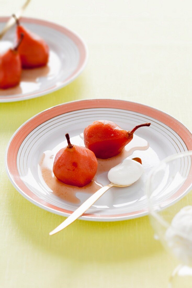 Red pears with anise cream