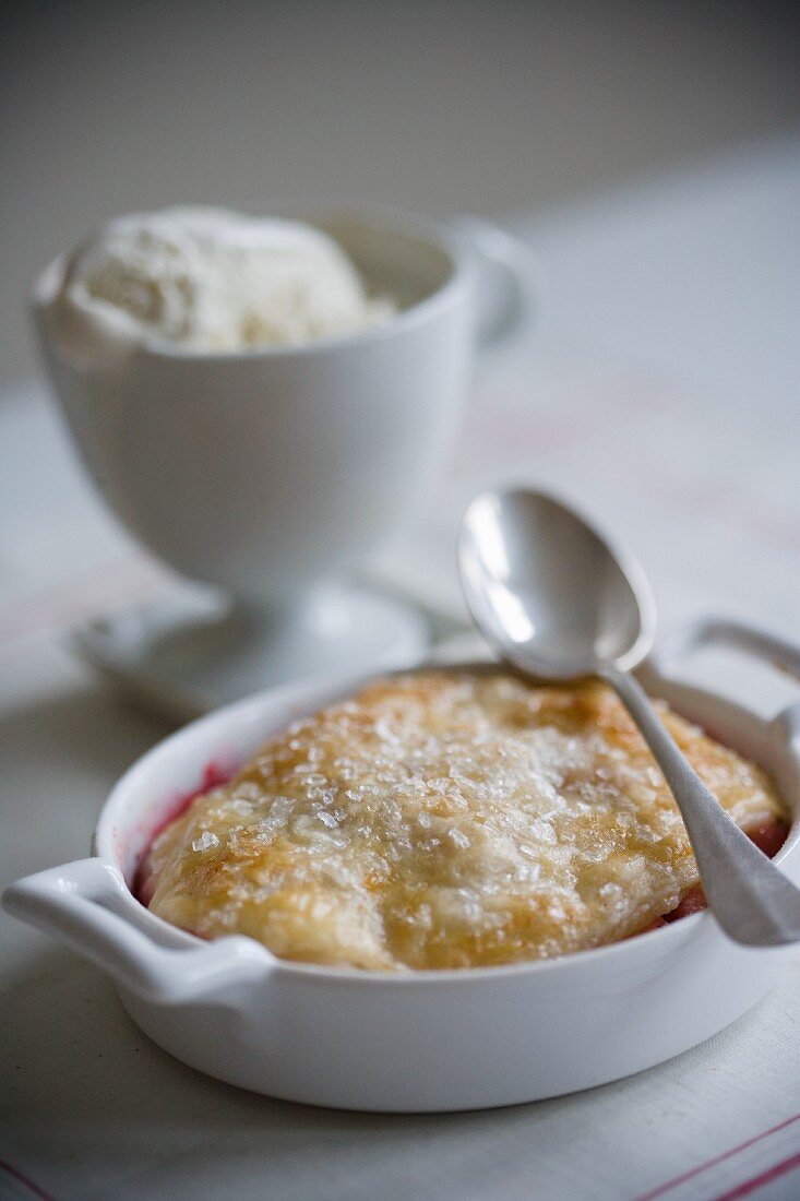 Vanilla and apple pie in a baking dish