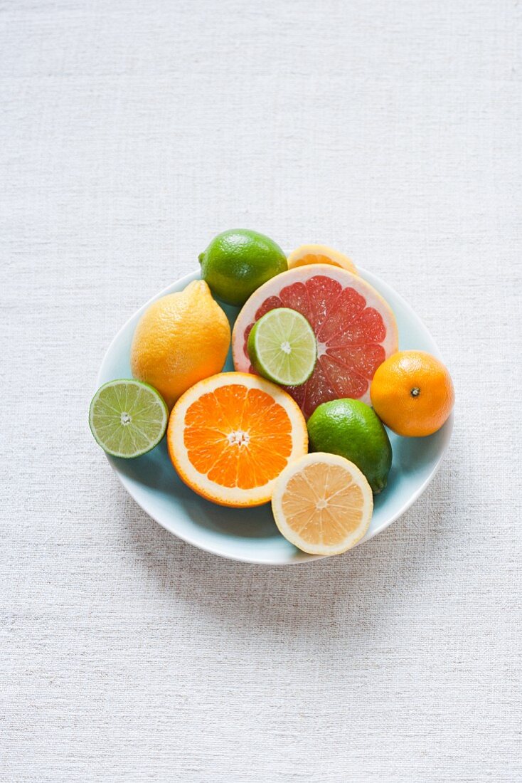 A bowl of citrus fruits