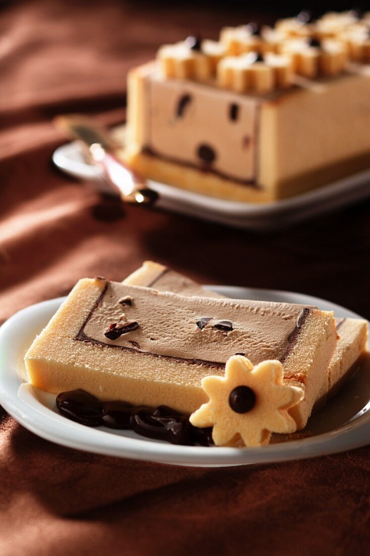 Coffee ice cream cake with mocha beans