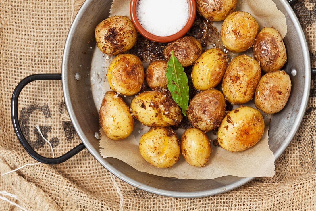 Kleine Bratkartoffeln mit Parmesanpanade