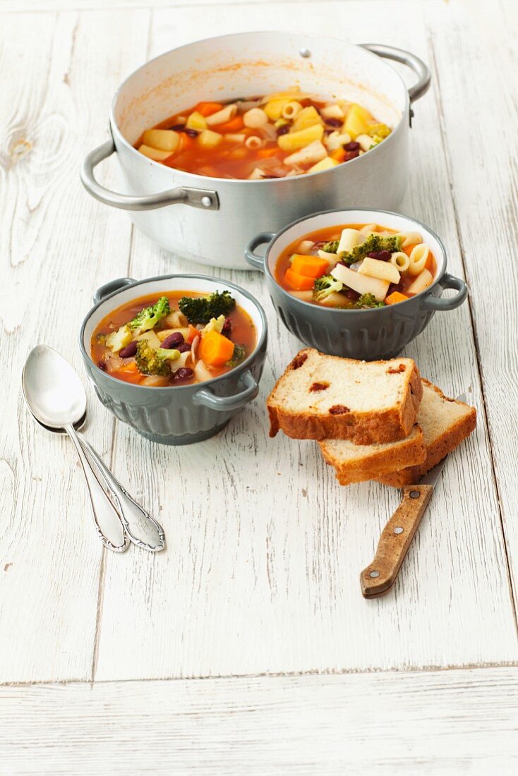 Vegetable soup (carrots, potatoes, broccoli and kidney beans) with penne and homemade bread with dried tomatoes