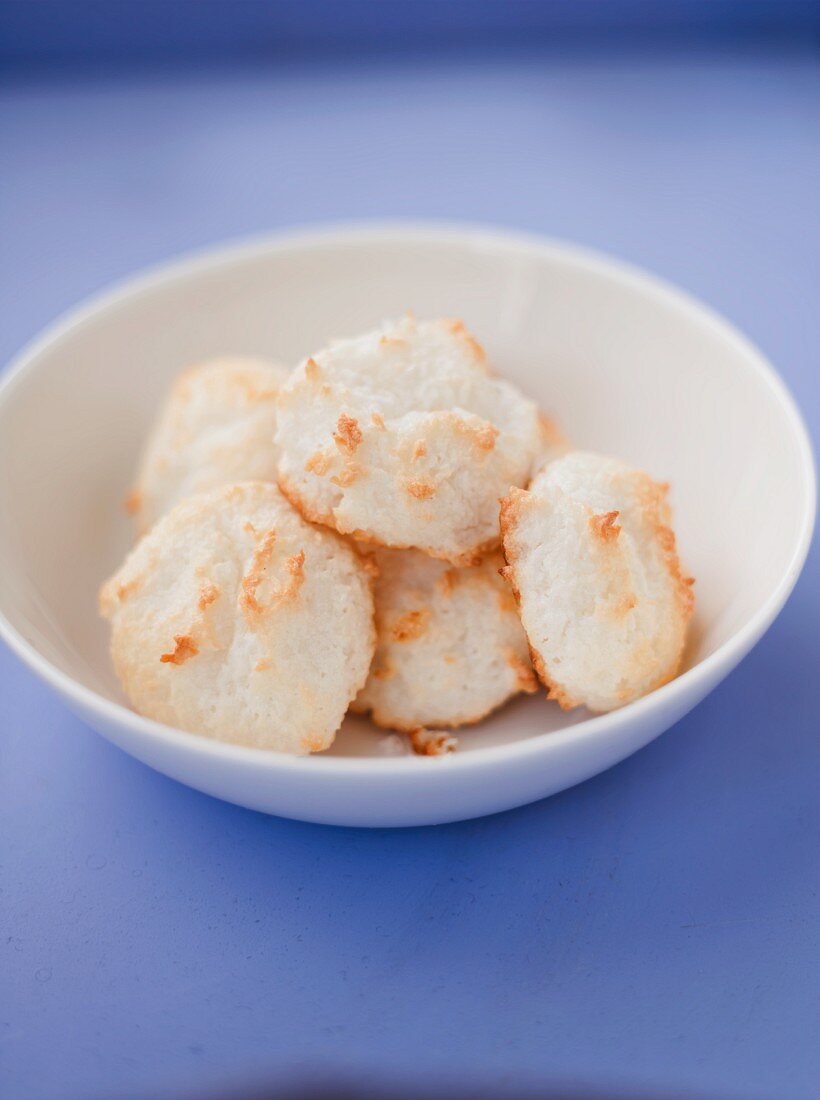 A bowl of coconut macaroons