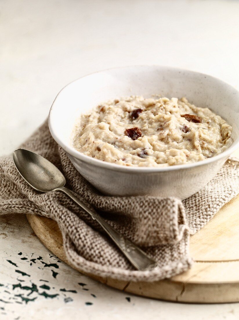 Raisin porridge