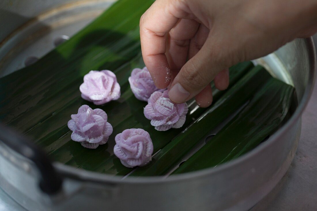 Chor Muang (Klöse in Blütenform, Thailand) dämpfen