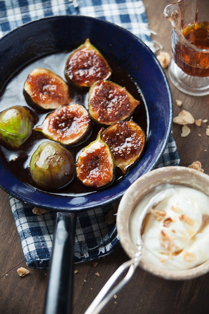 Caramelised figs with almond yogurt