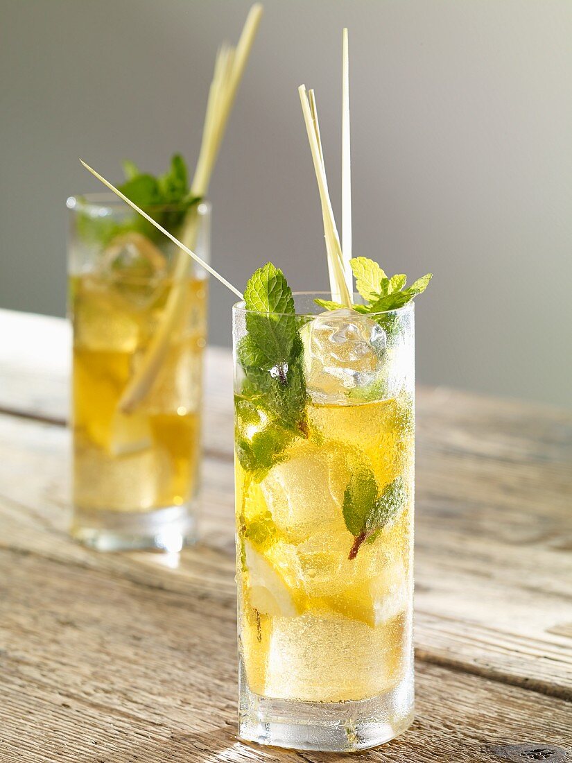 Gingko iced tea with fresh mint