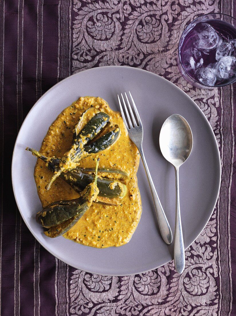 Aubergines with a creamy peanut sauce (India)