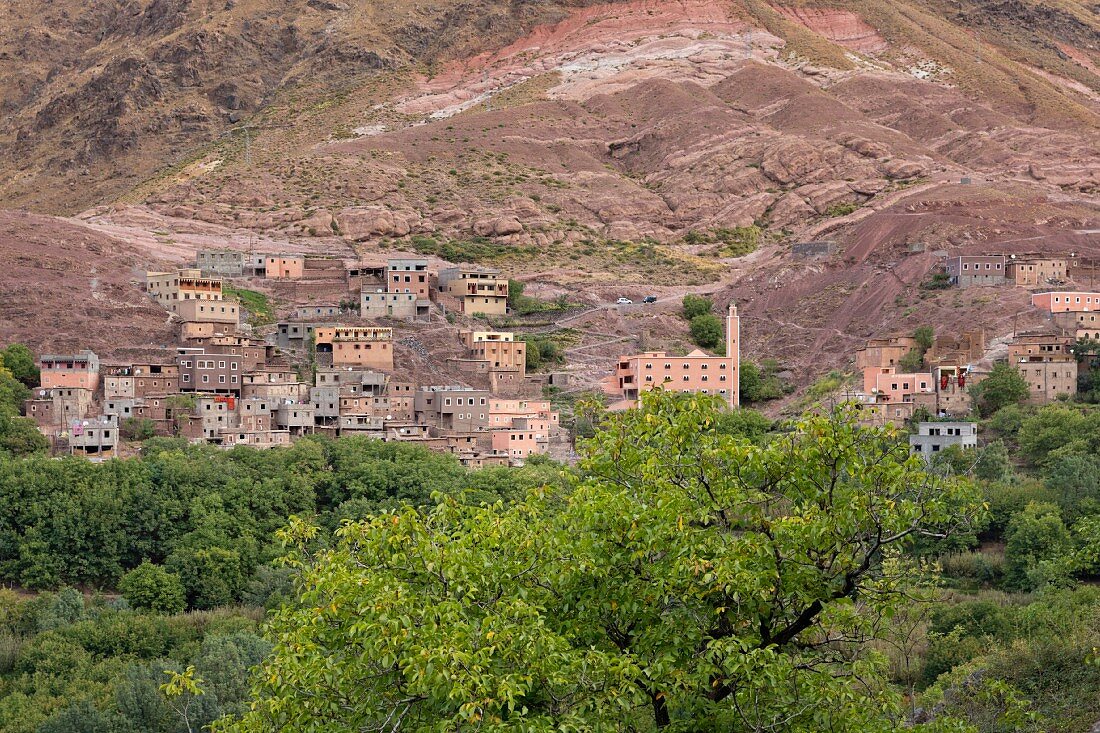 Blick auf das Bergdorf Imlil im Atlasgebirge, Marokko