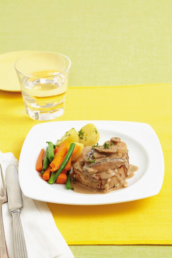 Steak with creamy mushroom sauce