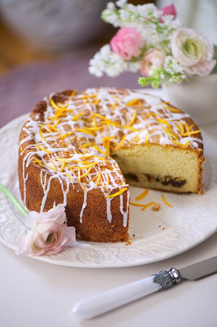 Eccles cake with raisins and icing