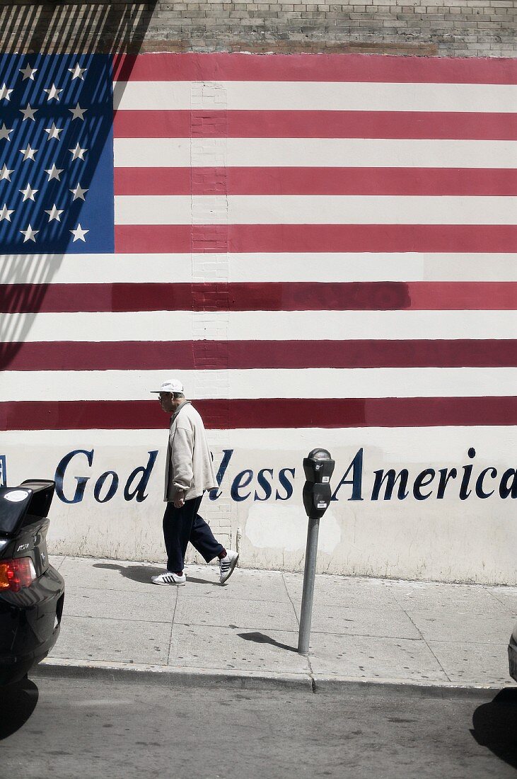 A house wall painted with a USA flag in San Francisco