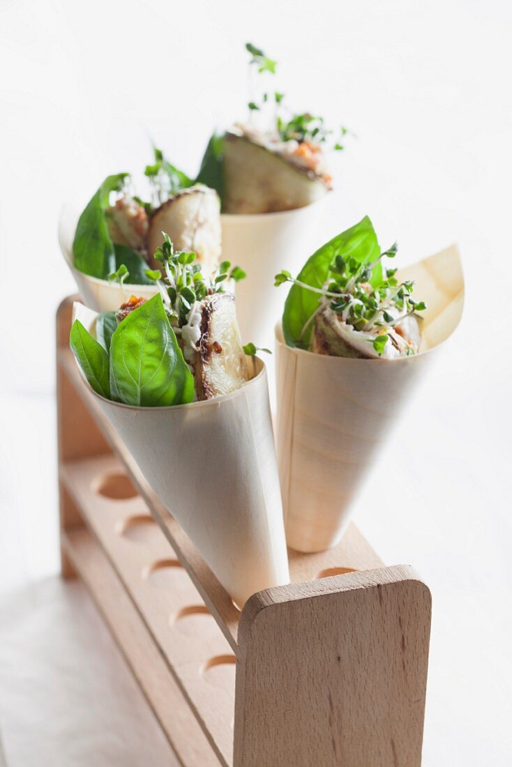 Gebratene Zucchini mit Ricottafüllung in Papiertüten