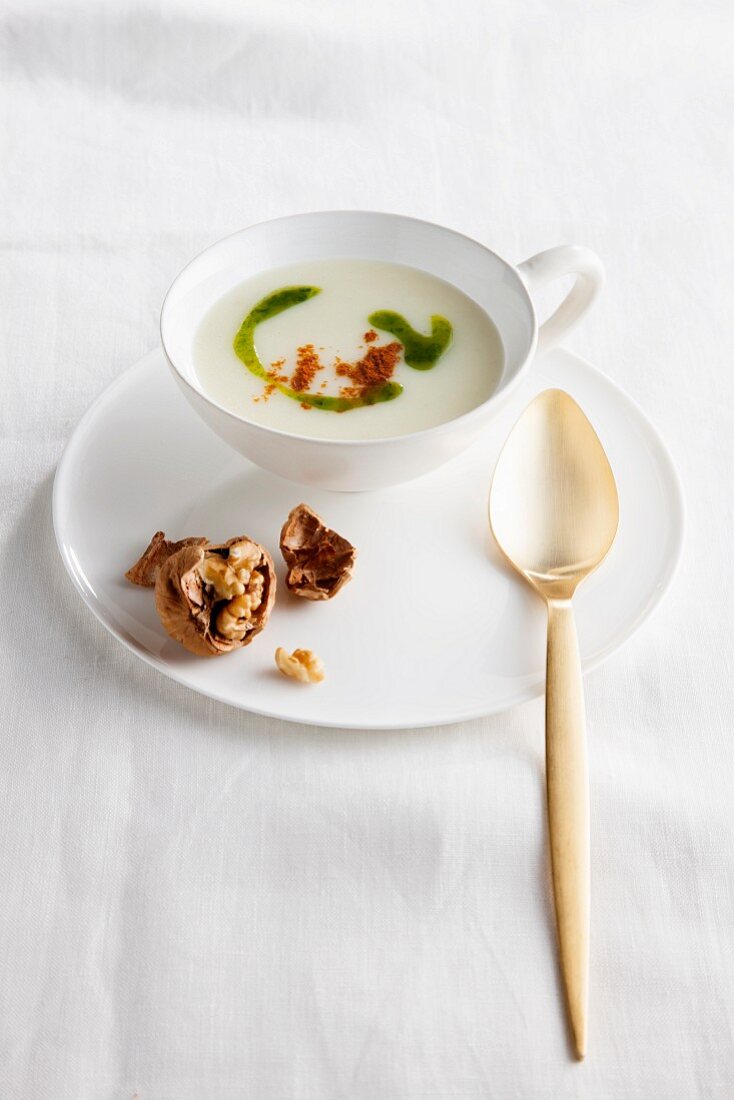 Vichyssoise soup with walnuts and peppers