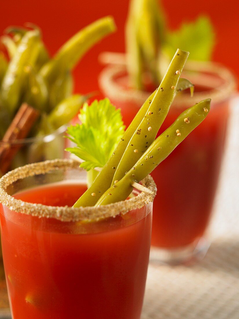 Sweet and spicy vegetable juice with green beans