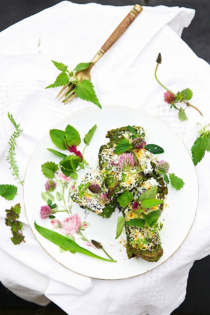 Herb crespelle with spinach and goat's cream cheese