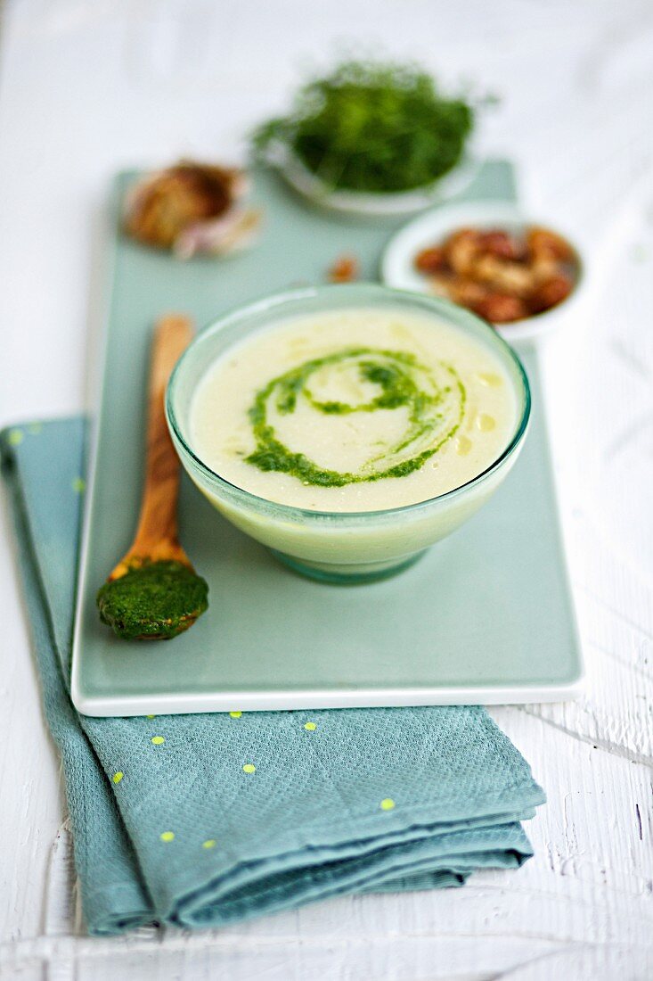 Parsnip soup with spinach and macadamia nuts