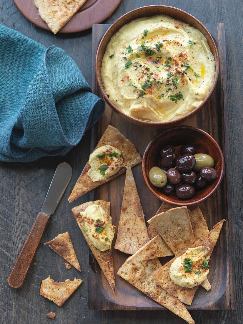 Hummus, olives and unleavened bread