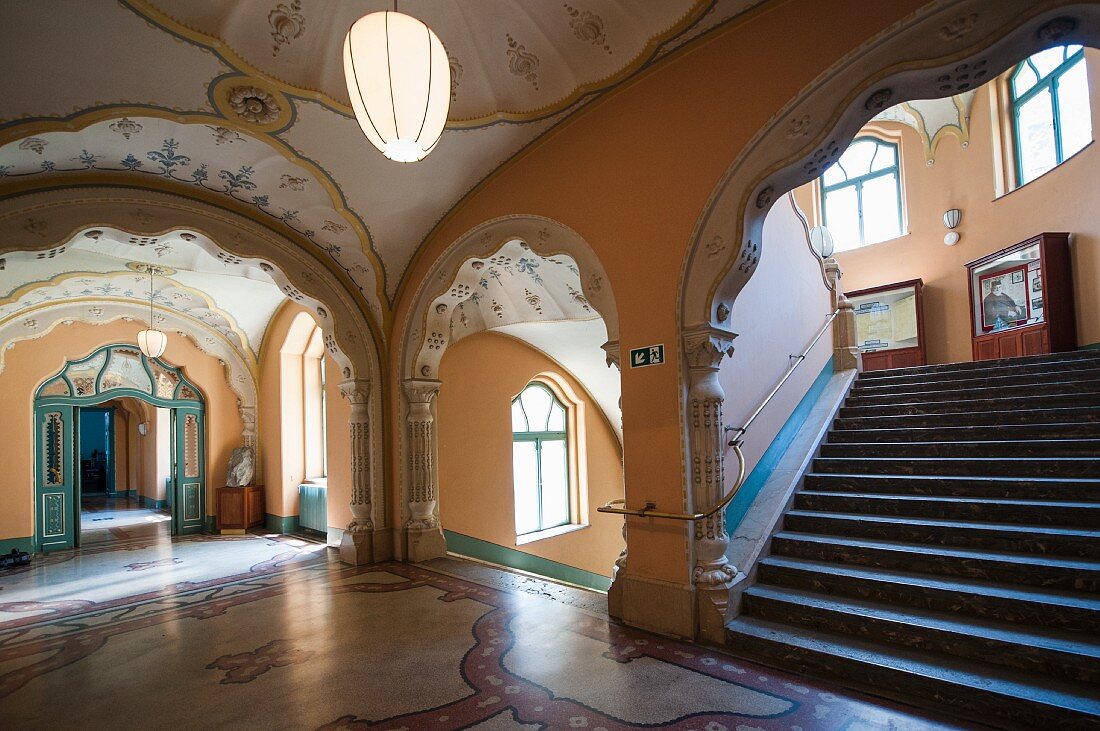 Das Staatliche Geologische Institut in Budapest - errichtet 1898-1900 im ungarischen Jugendstil nach den Plänen von Ödön Lechner
