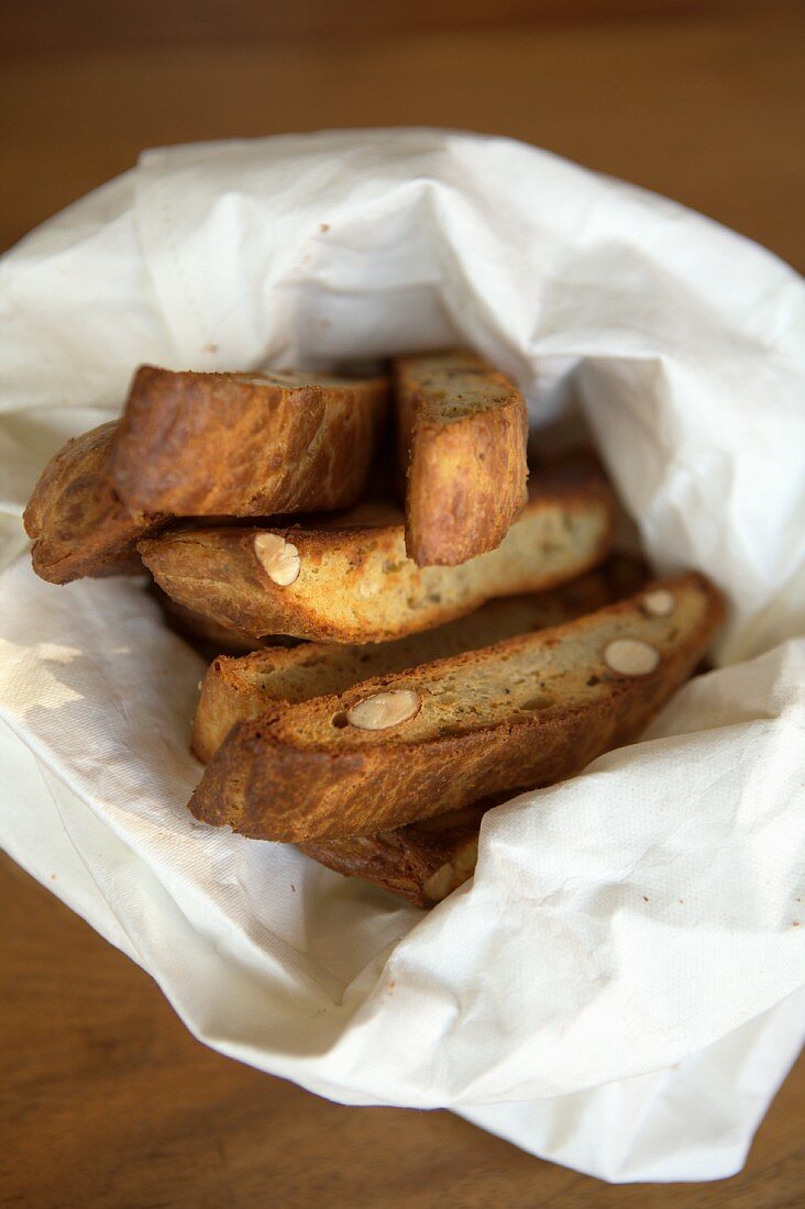 Italienisches Mandelgebäck, Cantuccini, in Stofftüte