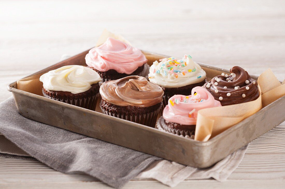 A tray of decorated cupcakes