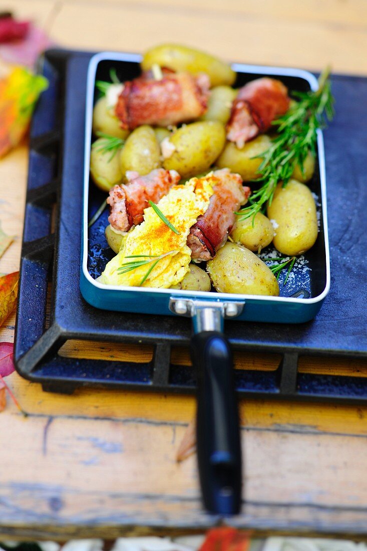 Bauernfrühstück mit Speck und Kartoffeln