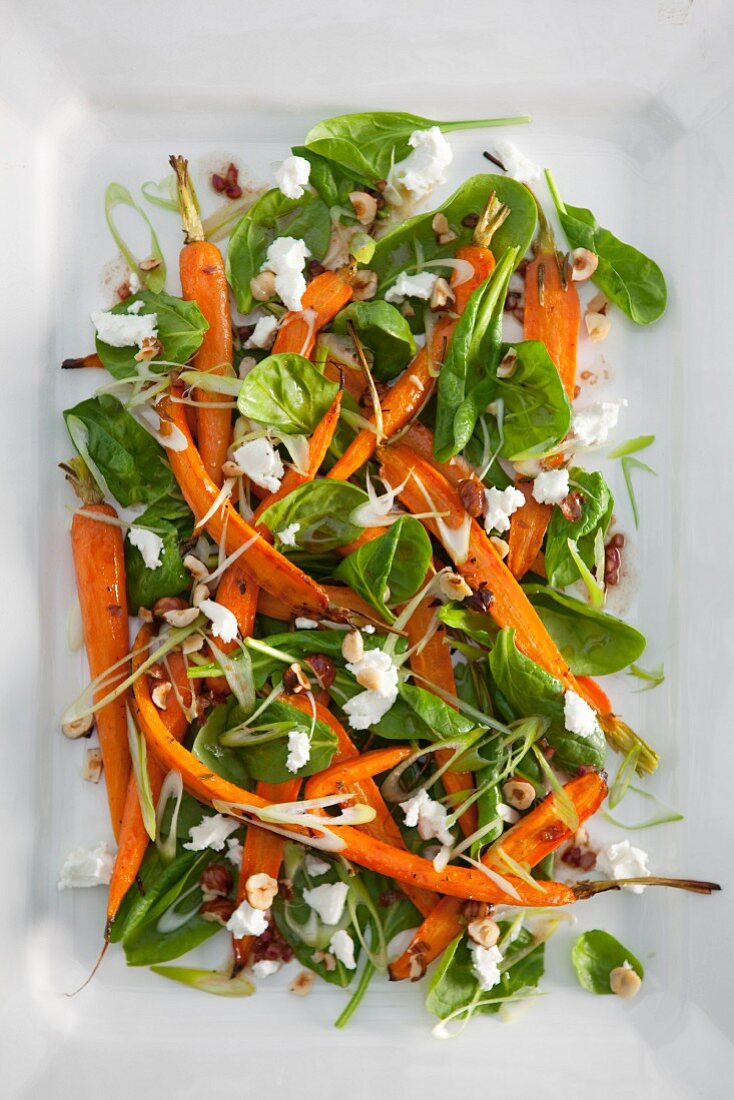 Spinach salad with roasted carrots