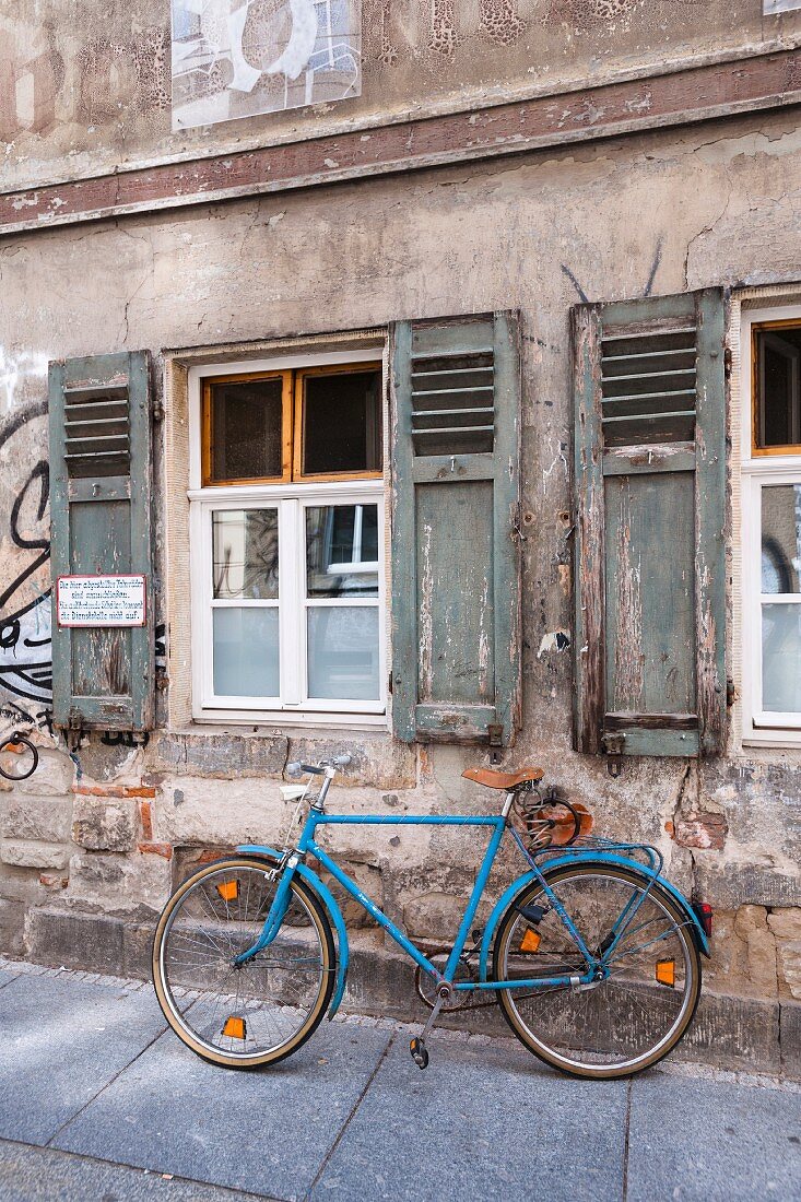 A bike leaning against the facade of the art house Raskolnikow, Dresden Germany