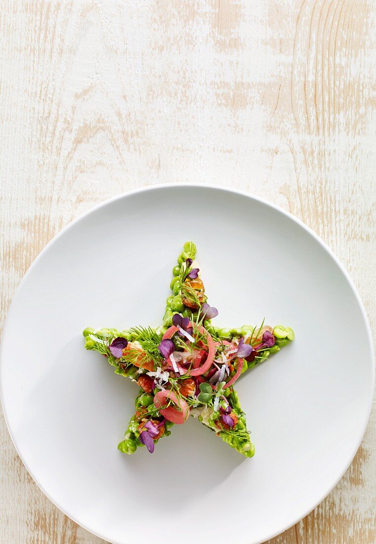 A star-shaped salad with bean sprouts and edible flowers