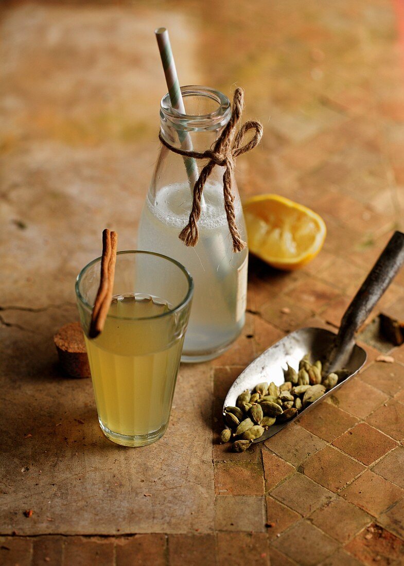 Gewürzter Apfeltee und Entschlackungs-Aperitif