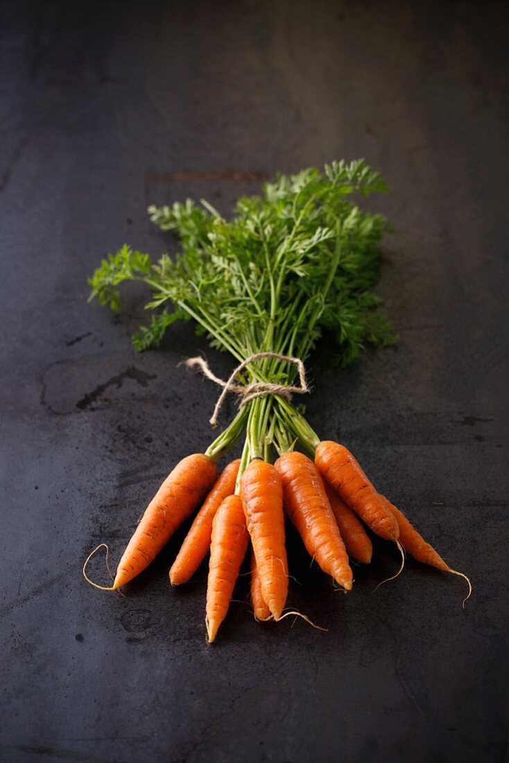 Karotten, gebündelt