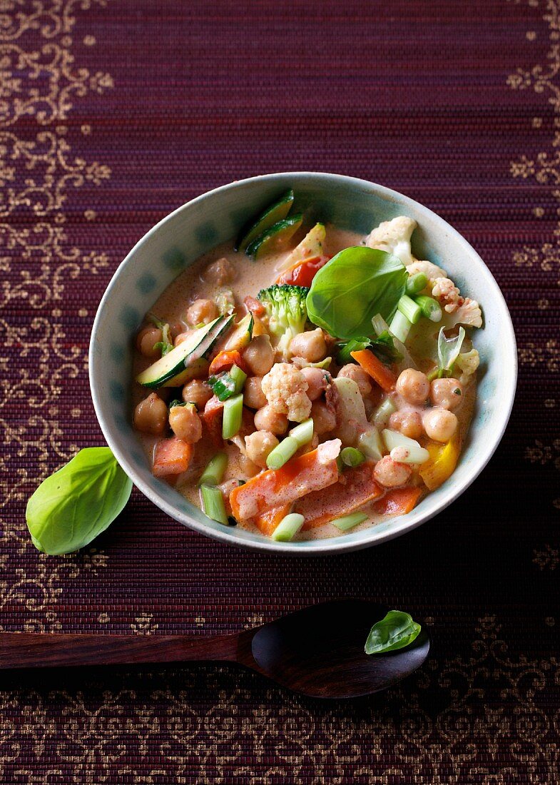 Chickpea and vegetable stew with basil