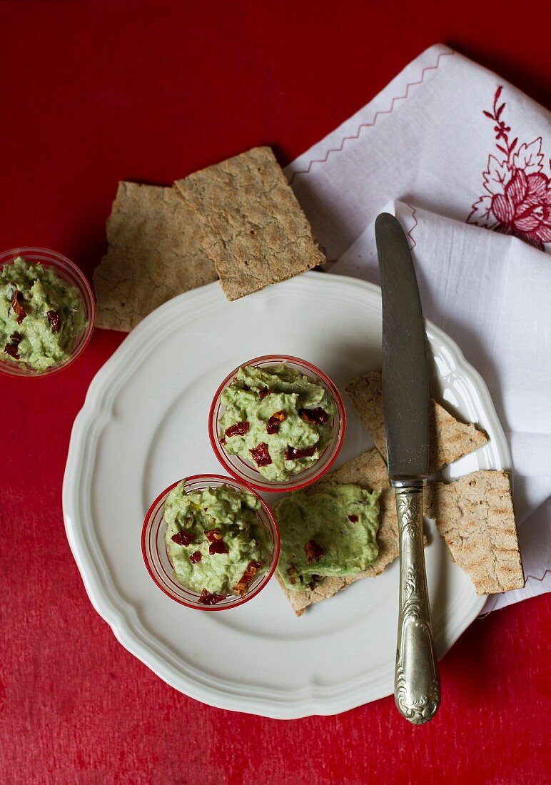 Avocado cream with dried tomatoes