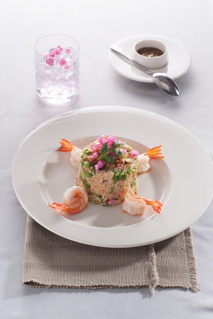 Fried rice with edible flowers and prawns (Thailand)