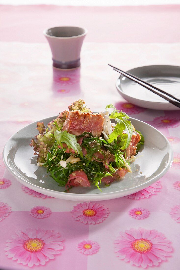 Gegrillter Thunfischsalat mit Algen (Thailand)